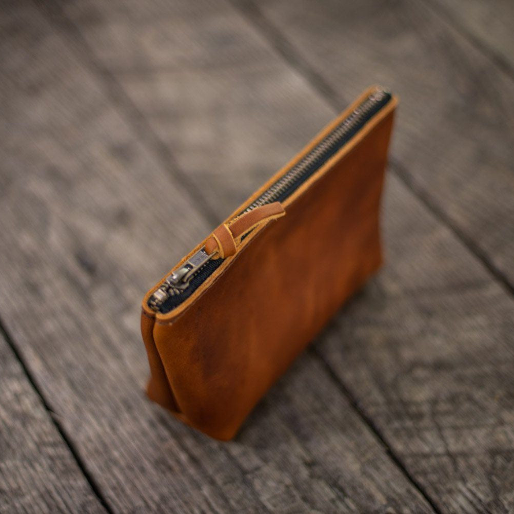 LEATHER ZIPPERED POUCH WITH GUSSET - SMALL