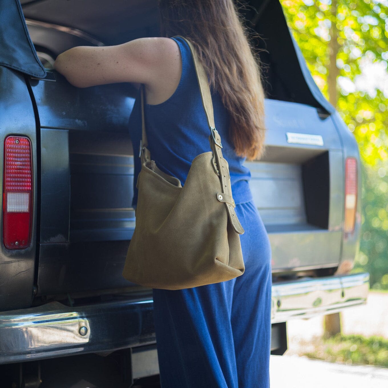 JULIANNE LEATHER HOBO BAG - SMALL
